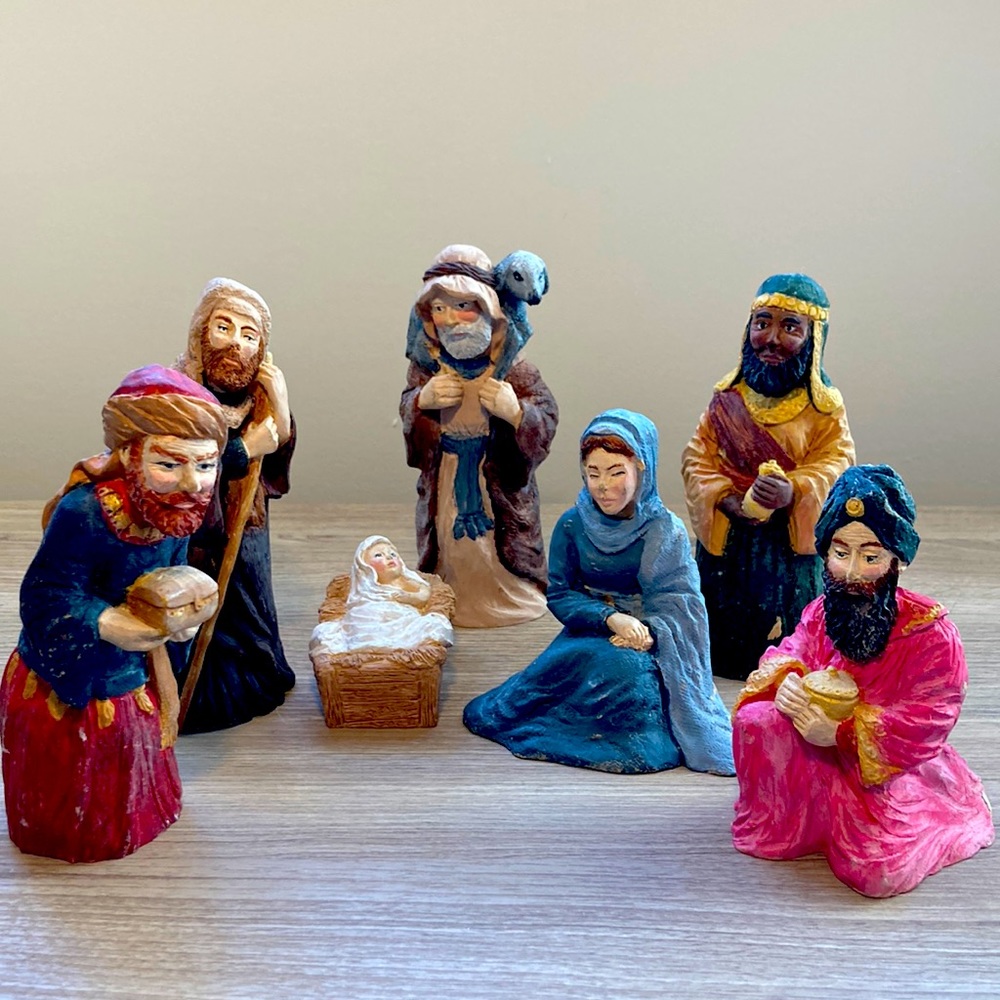 Nativity set of 7 figurines numbered resin vintage